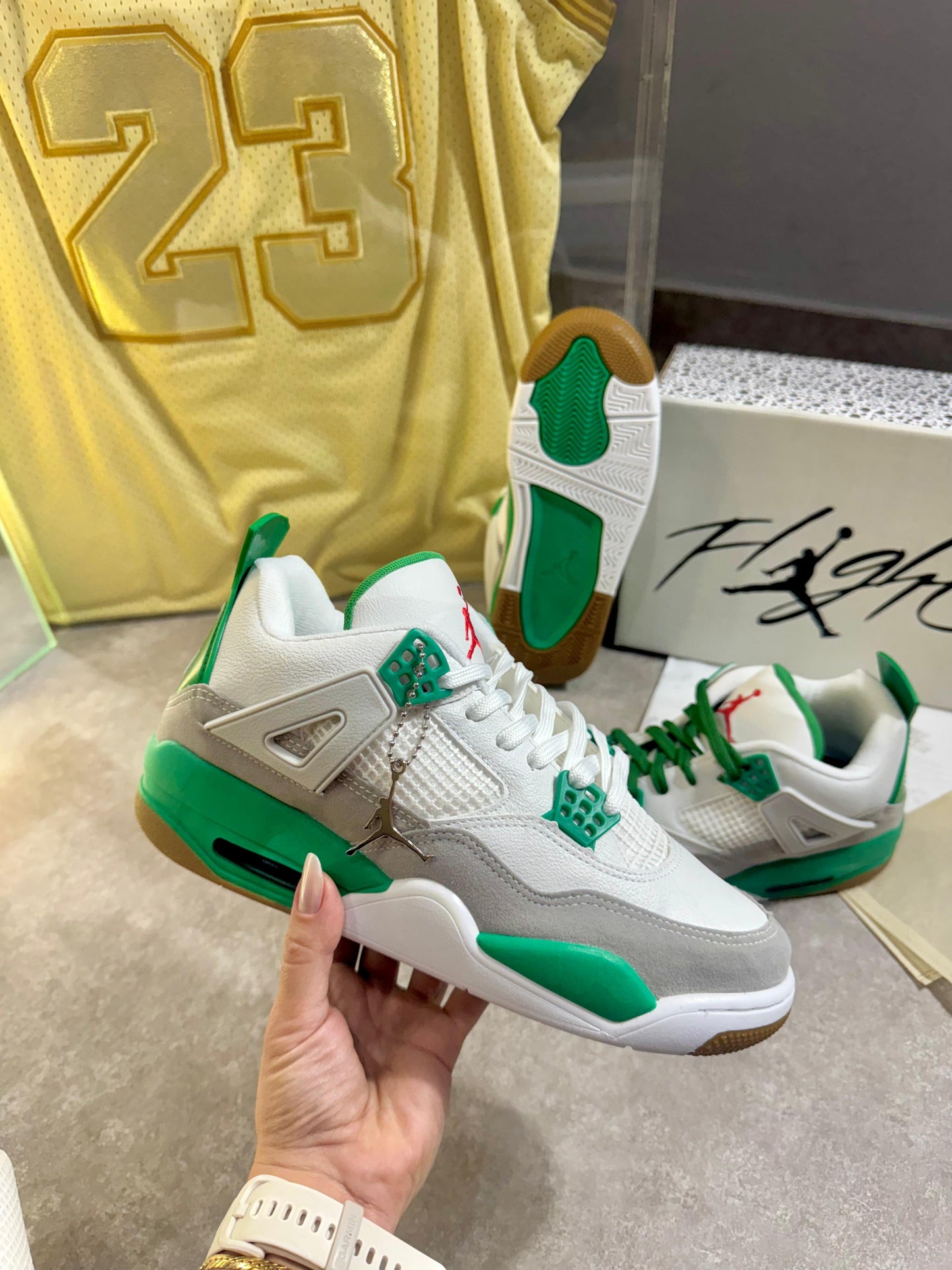 NIKE JORDAN MARS 4