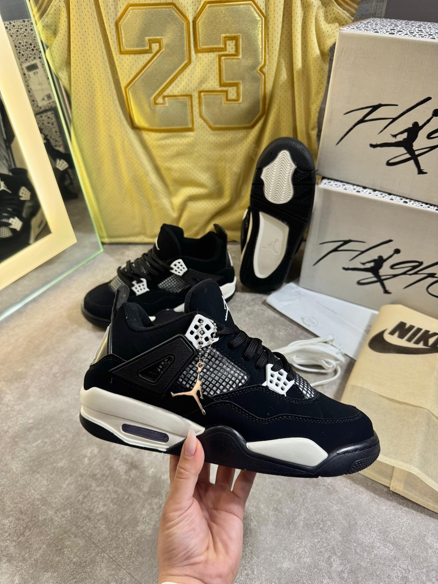 NIKE JORDAN MARS 4