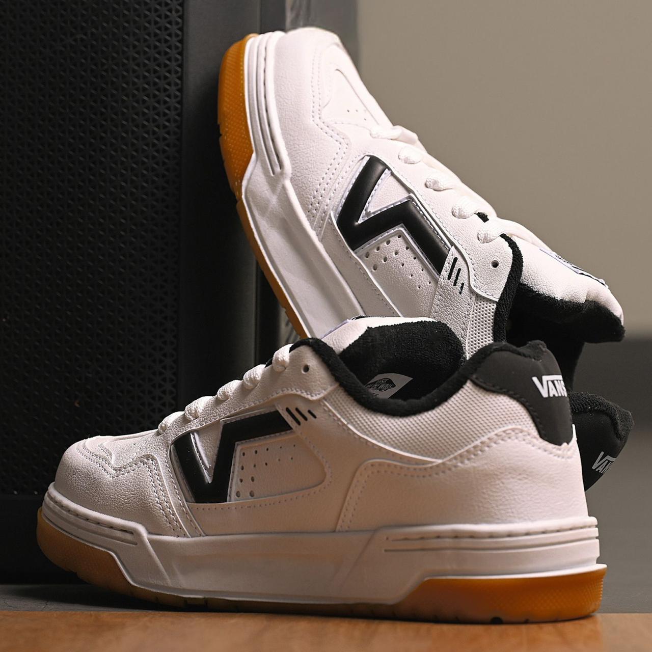 VANS UPLAND