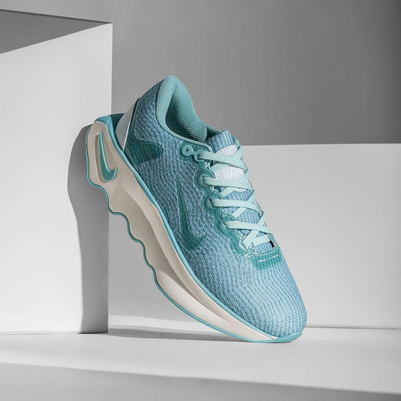NIKE MOTIVA