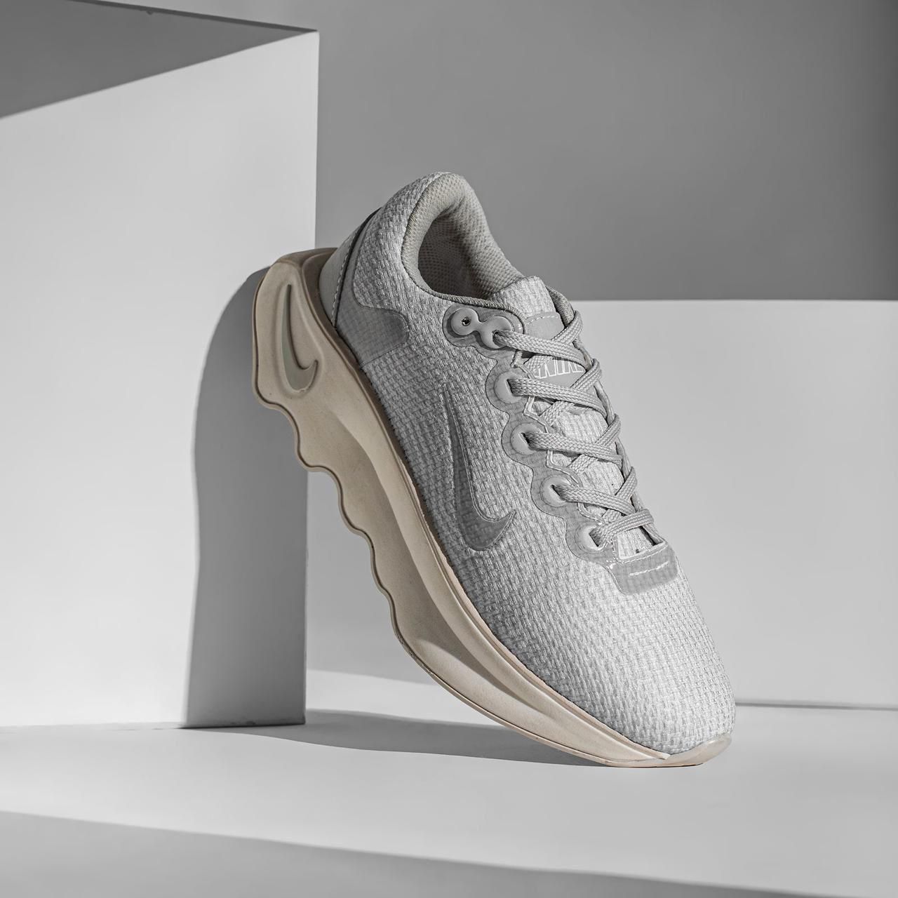 NIKE MOTIVA