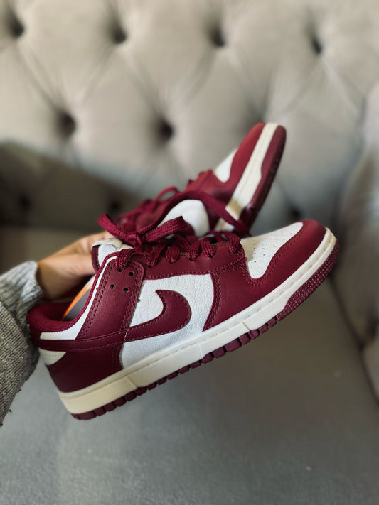 NIKE DUNK LOW