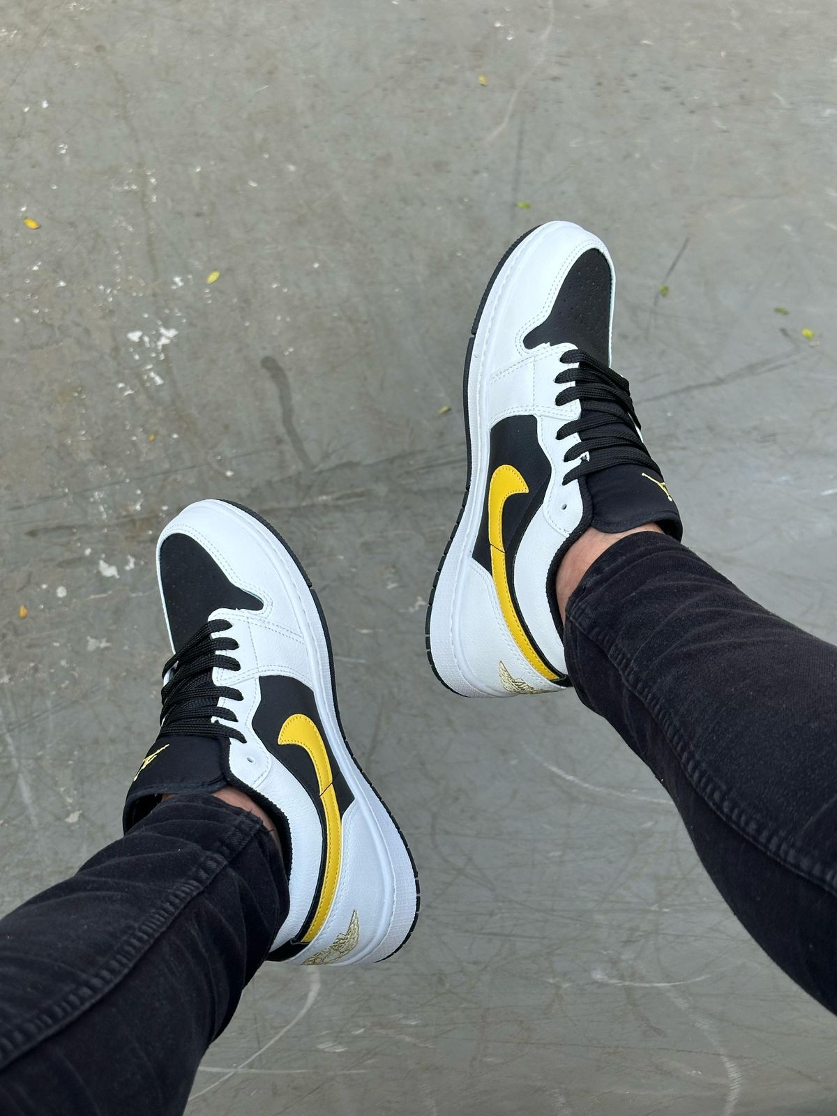 NIKE JORDAN 1 LOW