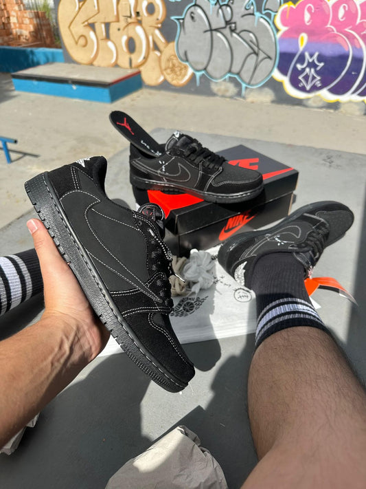 NIKE JORDAN TRAVIS SCOTT