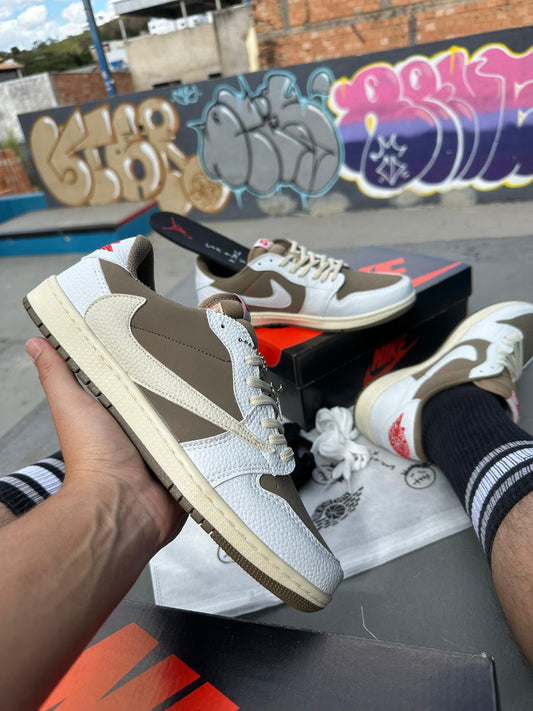 NIKE JORDAN TRAVIS SCOTT
