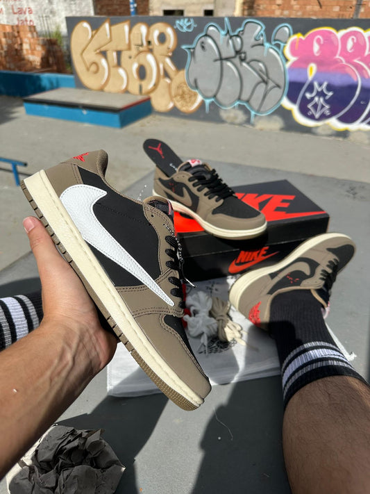 NIKE JORDAN TRAVIS SCOTT