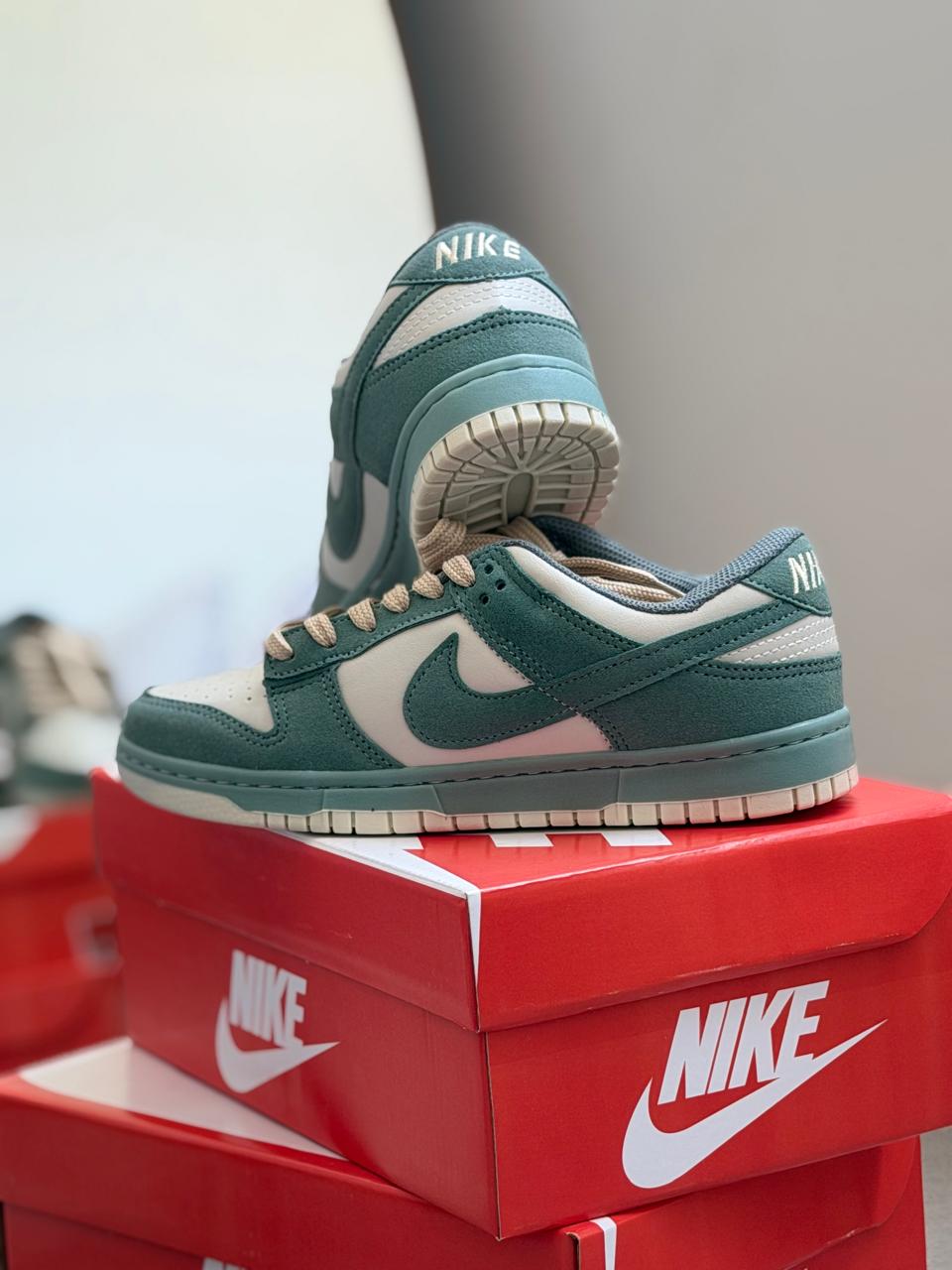 NIKE SB LUXURY G5