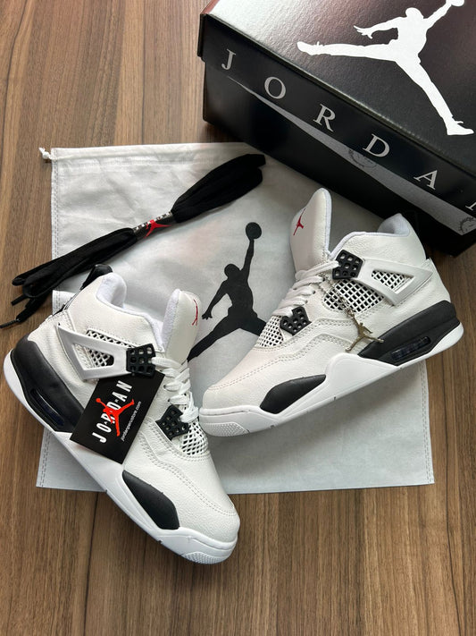 NIKE JORDAN RETRO 4