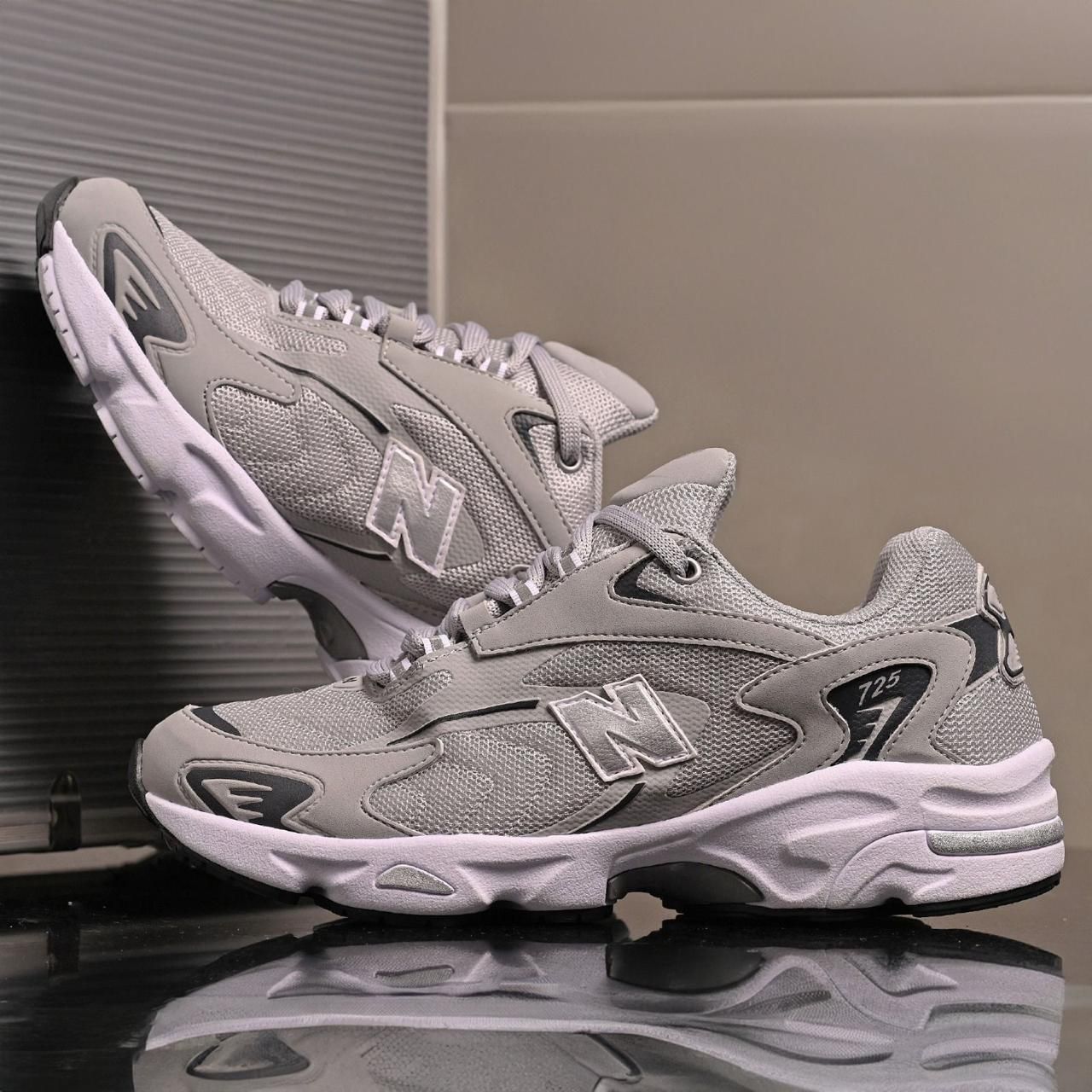 NEW BALANCE 725 CZWH
